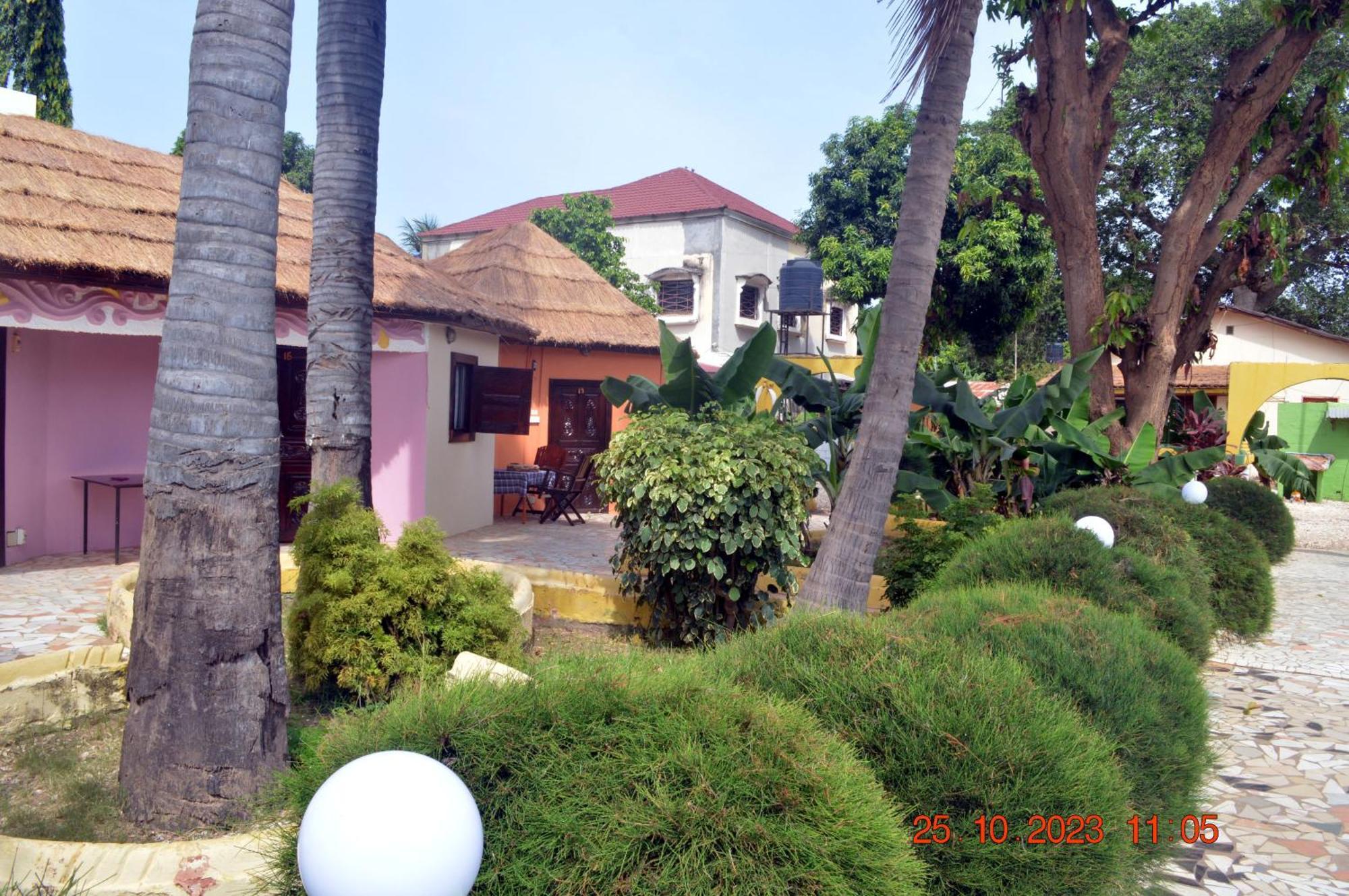 Easy Time Lodge Kololi Exterior foto